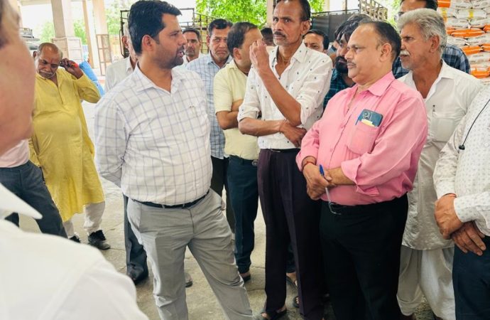 शासन सचिव कृषि व उद्यानिकी ने कृषि उपज मण्ड़ी का किया निरीक्षण