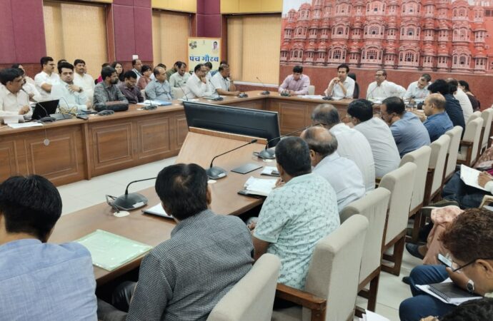 गर्मी और हीट वेव को लेकर स्वास्थ्य केन्द्रों में व्यवस्थाएं चाक चौबंद रखने के निर्देश