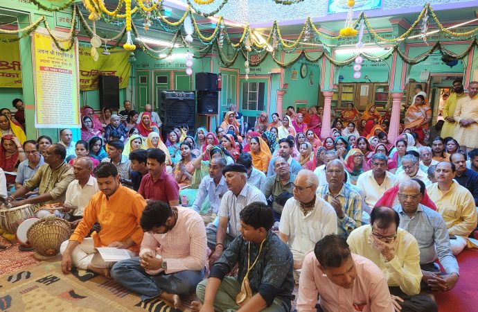 आचार्य पीठ श्री सरस निकुंज में भक्तिभाव से मनाया शुकदेव जी महाराज का जन्मोत्सव