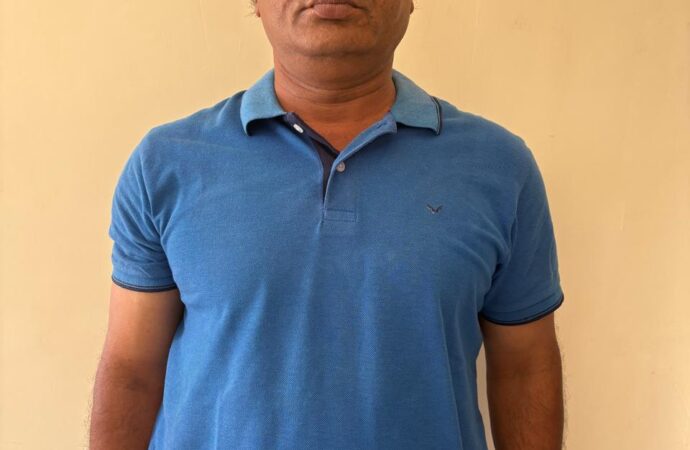 10 हजार रुपयों की रिश्वत लेते हैड कांस्टेबल रंगे हाथों गिरफ्तार