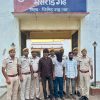 ज्वेलर्स के साथ हुई लूट का किया खुलासा
