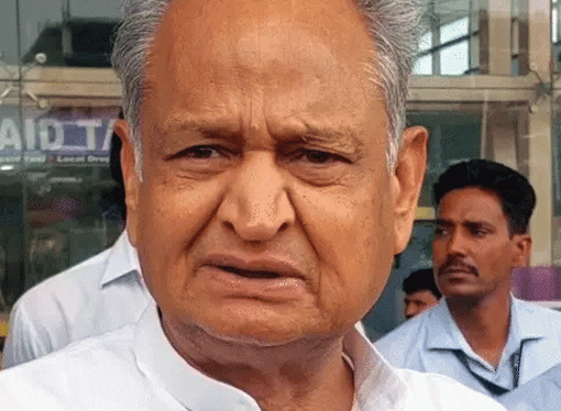गहलोत बोले-बजरी माफिया की सरकार से मिलीभगत, चंदा लेते होंगे