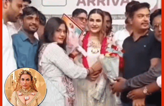 पीएम की फोटो लगा हार पहनने वाली एक्ट्रेस जयपुर पहुंची