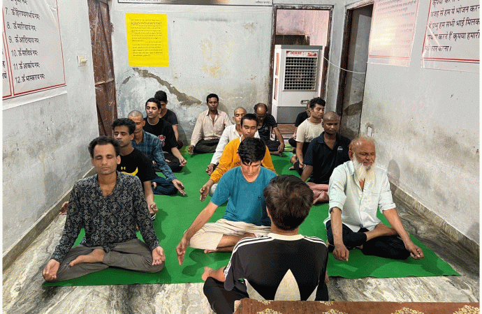 नशा मुक्ति केन्द्र को भेंट की पेयजल मशीन