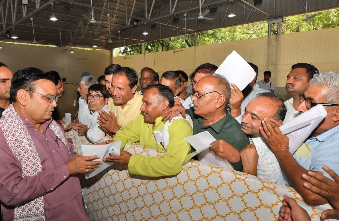 मुख्यमंत्री  ने की जनसुनवाई, कहा  जनता की समस्याओं का समाधान हमारी प्रमुख प्राथमिकता