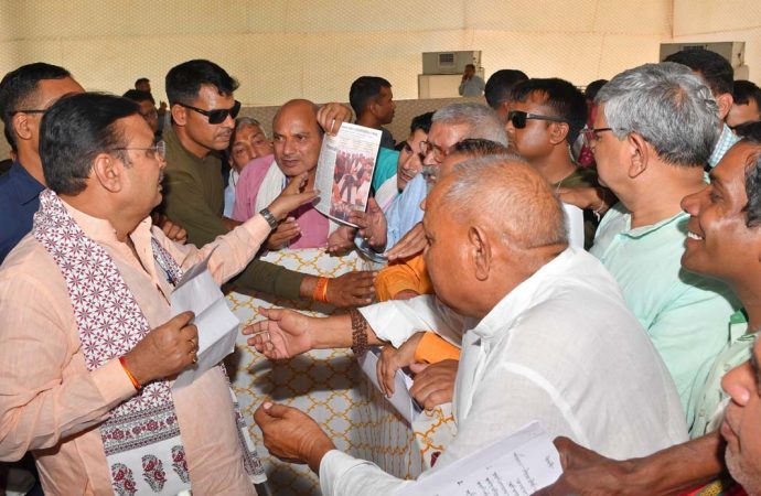 ‘जनसेवा ही सर्वोपरि’, जबावदेहिता एवं पारदर्शिता अपनाते हुए, हमारी सरकार सुशासन के लक्ष्य पर केन्द्रित, अधिकारी परिवेदनाओं का शीघ्र करें निस्तारण