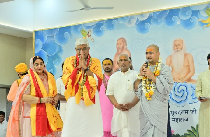 शेखावत ने लिया संतों का आशीर्वाद, नवधा भक्ति महोत्सव में हुए शामिल