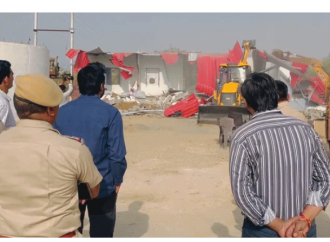 ड्राइवर को उल्टा लटकाकर पीटने वाले हिस्ट्रीशीटर की फैक्ट्री तोड़ी
