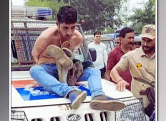 संदिग्ध चोर को पुलिस वाहन के बोनट पर बांधकर घुमाने के मामले की जांच के आदेश