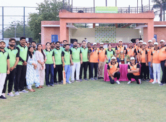 क्रिकेट के मैदान से जोजरी किनारे तक पहुँचा पर्यावरण संदेश प्लास्टिक प्रदूषण के खिलाफ क्रिकेट की बैटिंग