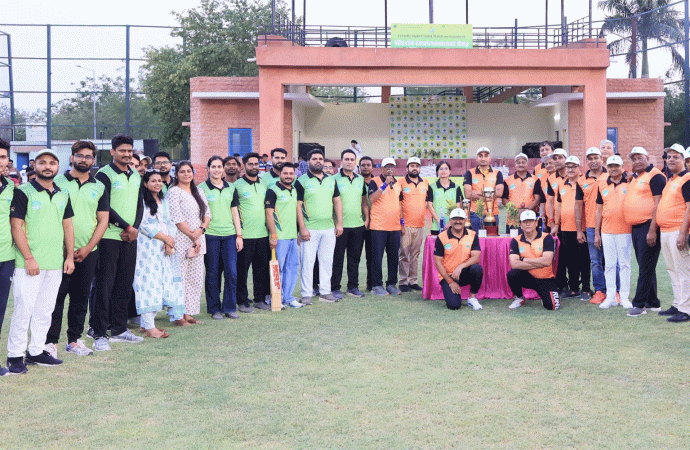 क्रिकेट के मैदान से जोजरी किनारे तक पहुँचा पर्यावरण संदेश प्लास्टिक प्रदूषण के खिलाफ क्रिकेट की बैटिंग