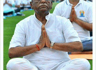 11 वें अंतरराष्ट्रीय योग दिवस पर एसएमएस स्टेडियम में हुआ सामूहिक योगाभ्यास —राज्यपाल श्री बागडे ने योग कर स्वस्थ जीवन जीने का दिया संदेश