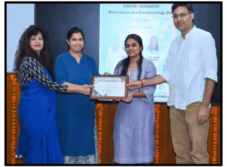 आईआईटी कानपुर में महिला वैज्ञानिक सरोज चंद्रशेखर मेमोरियल अवार्ड से सम्मानित