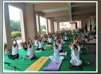 क्षेत्रीय विज्ञान केन्द्र एवं विज्ञान उद्यान में अधिकारियों ने आमजन के साथ किया योगाभ्यास