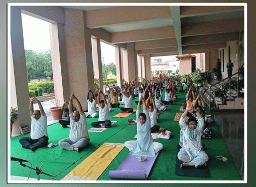 क्षेत्रीय विज्ञान केन्द्र एवं विज्ञान उद्यान में अधिकारियों ने आमजन के साथ किया योगाभ्यास