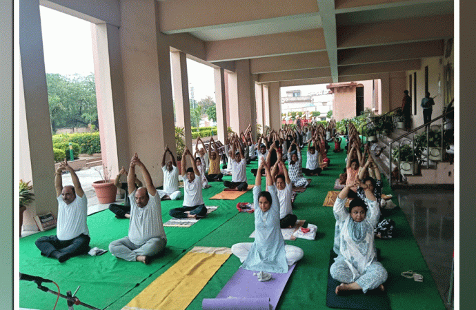 क्षेत्रीय विज्ञान केन्द्र एवं विज्ञान उद्यान में अधिकारियों ने आमजन के साथ किया योगाभ्यास