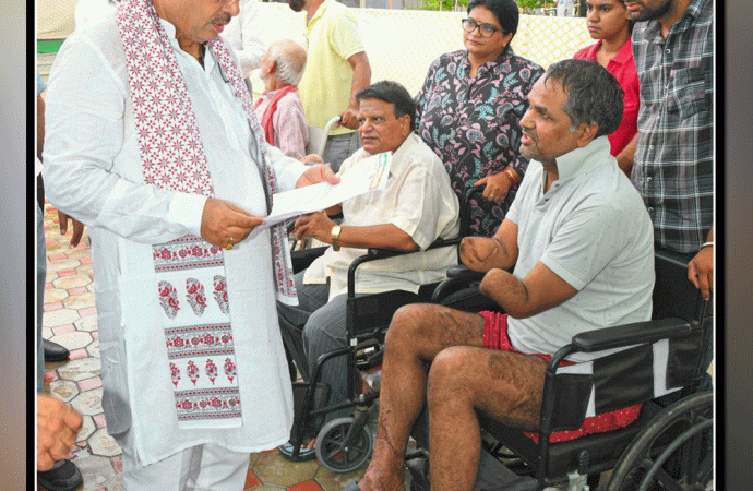 मुख्यमंत्री भजनलाल शर्मा ने की नियमित जनसुनवाई, ‘जनसेवा ही संकल्प’ के सिद्धांत पर कार्य कर रही राज्य सरकारख्, जनसुनवाई बना सरकार और जनता के मध्य ‘सेतु’ मौके पर हो रहा परिवादियों की समस्याओं का हल