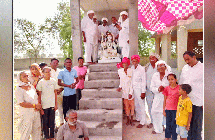 पदमपुर क्षेत्र के गॉव 6 ईईए की कल्याण भुमि में शिवजी की मुर्ति की स्थापना  एवं लंगर