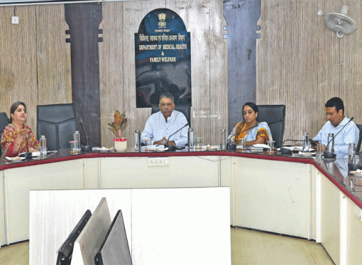 चिकित्सा मंत्री ने की आरजीएचएस की समीक्षा— योजना में जरूरी बदलाव कर बनाया जाएगा और बेहतर— गड़बड़ी पर होगा सख्त एक्शन