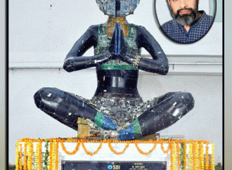 ई‑वेस्ट से बनी योगमुद्राओं की कलाकृतियाँ