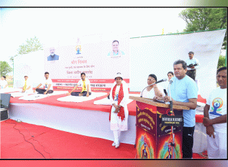 प्रधानमंत्री श्री मोदी ने लाइव संबोधन में कहा – अशांति के दौर में शांति का मार्ग दिखाता है योग