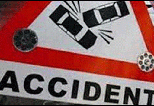 अमेठी: ओवर स्पीड मिनी ट्रक ने सड़क किनारे खड़े लोगों को रौंदा,भाकियू नेता की मौत