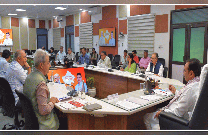 मुख्यमंत्री ने आपदा राहत प्रबंधन की बैठक ली— निरंतर बारिश के चलते अधिकारी रहें अलर्ट मोड पर— सतर्कता और संवेदनशीलता के साथ बचाव एवं राहत कार्यों में लाएं तेजी— आपदा राहत टीम जलभराव वाले क्षेत्रों की करें सतत निगरानी— आमजन किसी भी आपदा की स्थिति में बाढ़ नियंत्रण कक्ष में तुरंत करें सूचित – मुख्यमंत्री भजनलाल शर्मा – आपदा की स्थिति में राज्य स्तरीय हेल्पलाइन नंबर 1070 तथा 112 एवं जिला स्तरीय हेल्पलाइन नंबर 1077 पर करें संपर्क