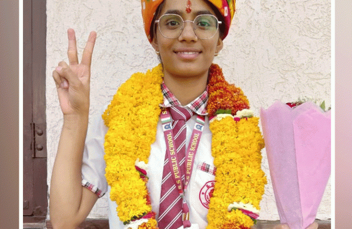 एसएस पब्लिक सीनियर सैकेंडरी स्कूल की छात्रा अंतिमा शर्मा को उपमुख्यमंत्री ने किया सम्मानित