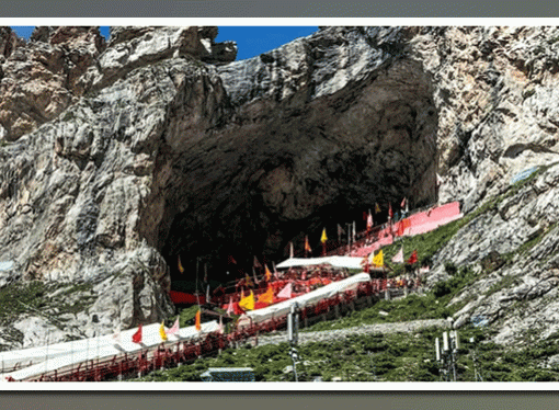 अमरनाथ तीर्थयात्रियों का सातवां जत्था जम्मू से पवित्र गुफा के लिए रवाना