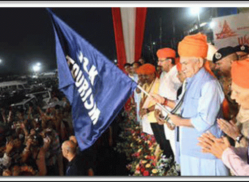 सिन्हा ने श्री अमरनाथ यात्रा के तीर्थयात्रियों के पहले जत्थे को हरी झंडी दिखाई
