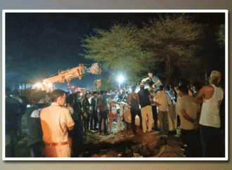 दो कारों की टक्कर से पांच लोगों की मौत, चार घायल