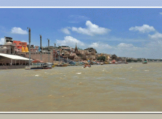 वाराणसी में बढ़ रहा है गंगा का जलस्तर