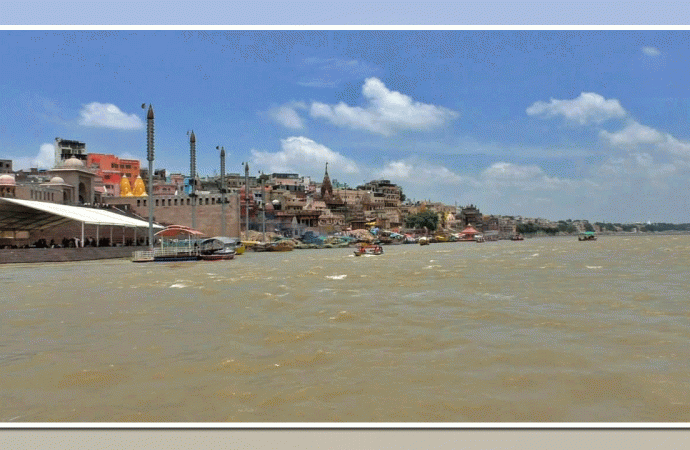 वाराणसी में बढ़ रहा है गंगा का जलस्तर