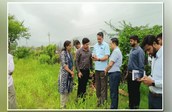 अपनी फसल, अपनी गिरदावरी, ऑनलाइन मोबाइल गिरदावरी एक अगस्त से— राजस्व मंडल निबंधक ने किसानों के बीच जाकर किया मोबाइल गिरदावरी प्रक्रिया का परीक्षण