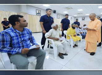 योगी ने सोमवार को लखनऊ में किया ‘जनता दर्शन’