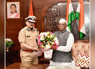 राज्यपाल से पुलिस महानिदेशक  राजीव कुमार शर्मा ने की शिष्टाचार भेंट
