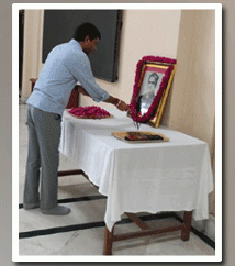 पूर्व मुख्‍यमंत्री स्‍व.  सुखाडिया को विधान सभा में पुष्‍पांजलि