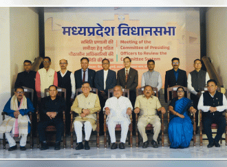 मध्यप्रदेश विधान सभा में आयोजित बैठक में राजस्थान विधानसभा अध्यक्ष देवनानी ने कहा- विधानसभा समितियाँ सदन का लघु रूप, सदस्यों का चयन का आधार दलीय के साथ-साथ योग्यता भी हो समितियों की रिपोर्ट पर सदन में हो चर्चा ताकि विधायकों की रुचि और सहभागिता में वृद्धि हो सकें- देवनानी सदस्यों का समितियों की बैठकों में वर्चुअली जुडने, नये परीक्षणों पर हो कार्यवाही ताकि उसी वर्ष के बजट में सुझाव आ सके, देवनानी ने समितियों को सुदृढ़ता के लिये दिये महत्वपूर्ण सुझाव  देवनानी का अगली बैठक राजस्थान में रखने का प्रस्ताव