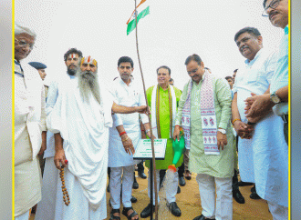 हरियाली तीज पर जयपुर जिला प्रशासन ने कायम किया पौधारोपण का रिकॉर्ड – मुख्यमंत्री भजनलाल शर्मा की प्रेरणा से जयपुर में लक्ष्य से दोगुना हुआ पौधारोपण – मिशन हरियालो राजस्थान के तहत पौधारोपण में प्रदेश के 41 जिलों में जयपुर अव्वल – जिला कलक्टर डॉ. जितेन्द्र कुमार सोनी के नेतृत्व में मिशन मोड पर हुआ पौधारोपण – प्रभावी कार्ययोजना एवं नियमित मॉनिटरिंग के चलते टीम जिला प्रशासन के प्रयास लाए रंग – 42 लाख 2 हजार 139 पौधारोपण कर हरित जयपुर की ओर बढ़ाया मजबूत कदम – विभागों, निकायों, निगमों ने सहयोग, समन्वय एवं स्वस्थ प्रतिस्पर्द्धा की पेश की मिसाल – जन भागीदारी से बदली तस्वीर, जयपुर में जन महोत्सव में तब्दील हुआ वन महोत्सव