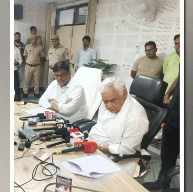 अलवर प्रभारी मंत्री ने की पत्रकार वार्ता, जिला प्रभारी मंत्री डॉ. किरोडी लाल मीणा ने राज्य सरकार के डेढ़ साल के कार्यकाल को बताया ऐतिहासिक— मुख्यमंत्री भजनलाल शर्मा के नेतृत्व में आमजन तक पहुंचा विकास कार्यों एवं जनकल्याणकारी योजनाओं का लाभ, हरियालो राजस्थान अभियान के तहत जिले में 30 लाख पौधारोपण का लक्ष्य