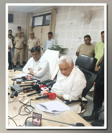 अलवर प्रभारी मंत्री ने की पत्रकार वार्ता, जिला प्रभारी मंत्री डॉ. किरोडी लाल मीणा ने राज्य सरकार के डेढ़ साल के कार्यकाल को बताया ऐतिहासिक— मुख्यमंत्री भजनलाल शर्मा के नेतृत्व में आमजन तक पहुंचा विकास कार्यों एवं जनकल्याणकारी योजनाओं का लाभ, हरियालो राजस्थान अभियान के तहत जिले में 30 लाख पौधारोपण का लक्ष्य