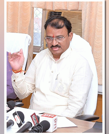 मुख्यमंत्री भजनलाल शर्मा का संवेदनशील निर्णय— राजकीय संस्थानों, विद्यालयों और आंगनबाड़ी भवनों की होगी मरम्मत, किसी भी हाल में जर्जर और क्षतिग्रस्त भवनों में संचालित नहीं होंगे विद्यालय, विधायकगण भी स्कूलों की मरम्मत के लिए एमएलए-लेड वार्षिक फंड से दे सकेंगे 20 प्रतिशत तक राशि, पीपलोदी हादसे की नहीं हो पुनरावृति, यह सुनिश्चित करेगी सरकार, हर स्कूल के भवन की होगी जाँच, दोषियों पर होगी कड़ी कार्रवाई :उप मुख्यमंत्री डॉ. बैरवा