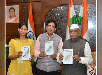 राज्यपाल ने राष्ट्रीय डॉक्टर दिवस की सभी को बधाई और शुभकामनाएं दी, राज्यपाल  बागडे को ‘‘कुछ जिंदगी से कुछ जहान से’’ पुस्तक भेंट
