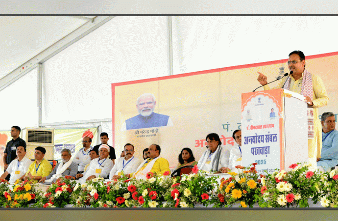 मुख्यमंत्री ने पं. दीनदयाल उपाध्याय अंत्योदय संबल पखवाड़े के अंतर्गत शिविर का किया अवलोकन- किसान, युवा, मजदूर, महिला का उत्थान हमारी प्राथमिकता, शिविर प्रशासन और जनता के बीच बन रहे सेतु, हमने डेढ़ साल में किए पूर्ववर्ती सरकार के पांच साल से ज्यादा काम – मुख्यमंत्री श्री भजनलाल शर्मा – मुख्यमंत्री ने की बालेर-करणपुर सड़क निर्माण की घोषणा
