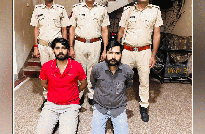 अनूपगढ़ पुलिस ने चलती गाड़ी में ऑनलाइन जुआ लगाते 2 आरोपी किए गिरफ्तार, लाखों का हिसाब-किताब जब्त