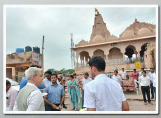 मुख्य सचिव का भरतपुर दौरा, विकास कार्यों की प्रगति को अधिकारियों के साथ मौके पर जाकर देखा, आरबीएम अस्पताल पहुंचकर सफाई व्यवस्था एवं वार्डों में दी जा रही सुविधाओं को परखा